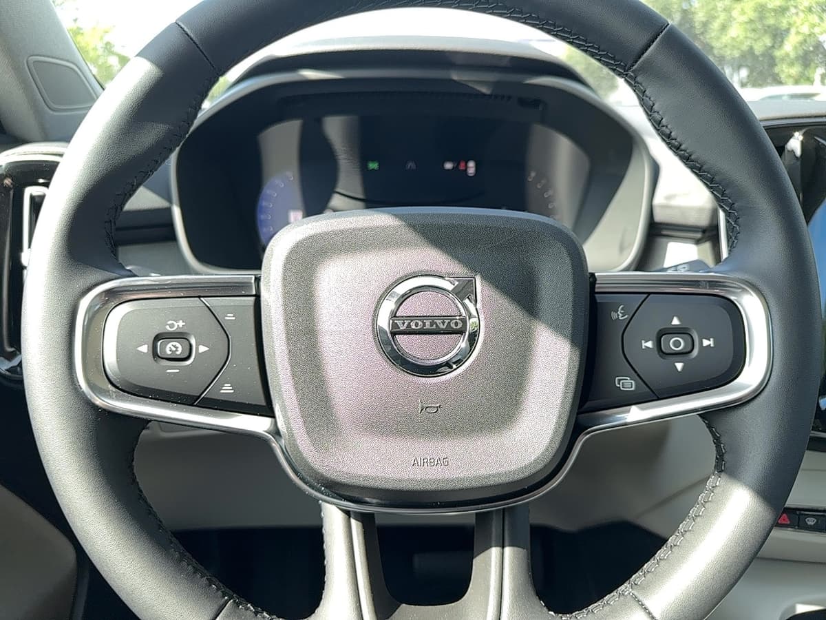 2026 Volvo XC40 - Image 19