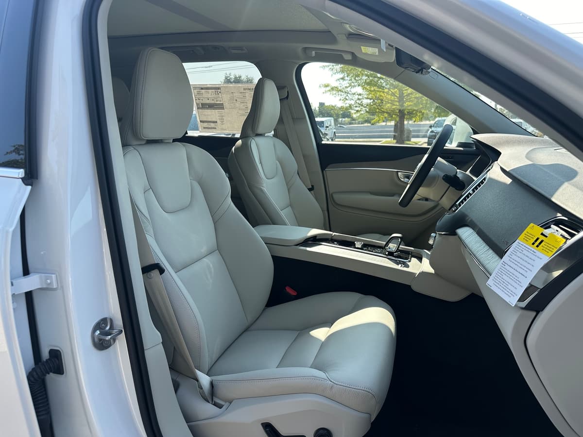 2025 Volvo XC90 - Image 6