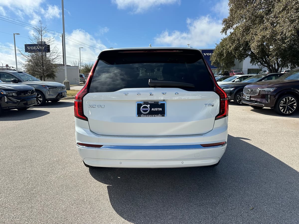 2025 Volvo XC90 plug-in hybrid - Image 5