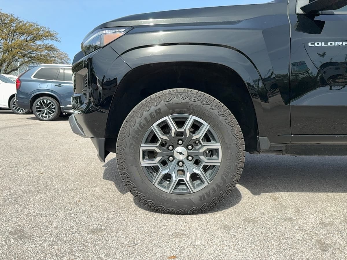 2024 Chevrolet Colorado - Image 10