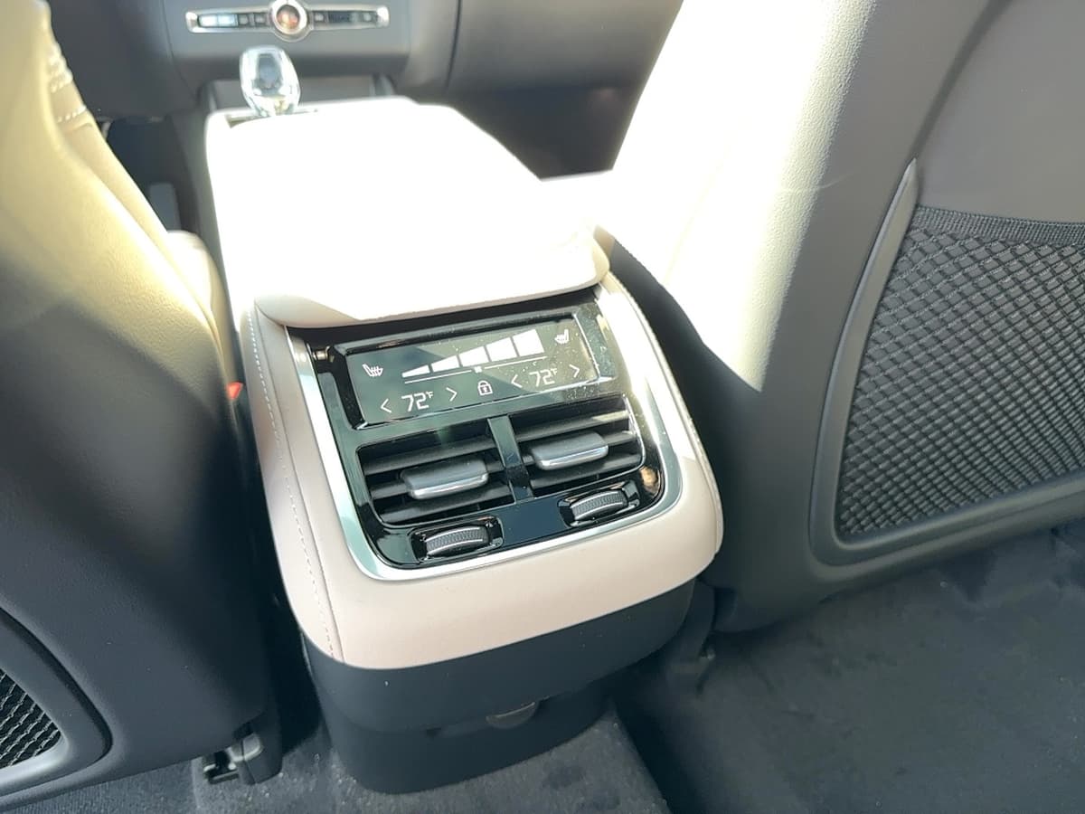 2026 Volvo XC90 - Image 18