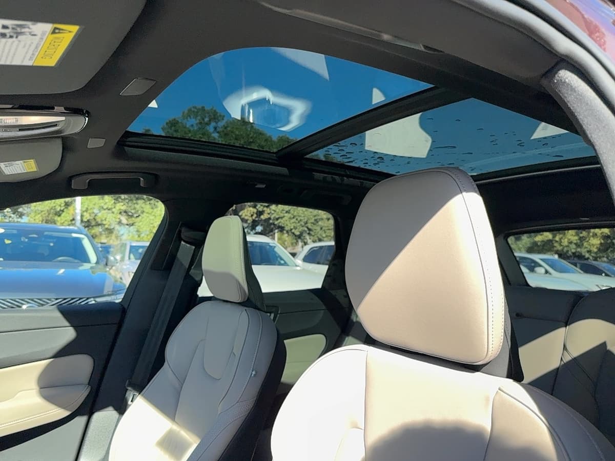 2026 Volvo XC60 - Image 13