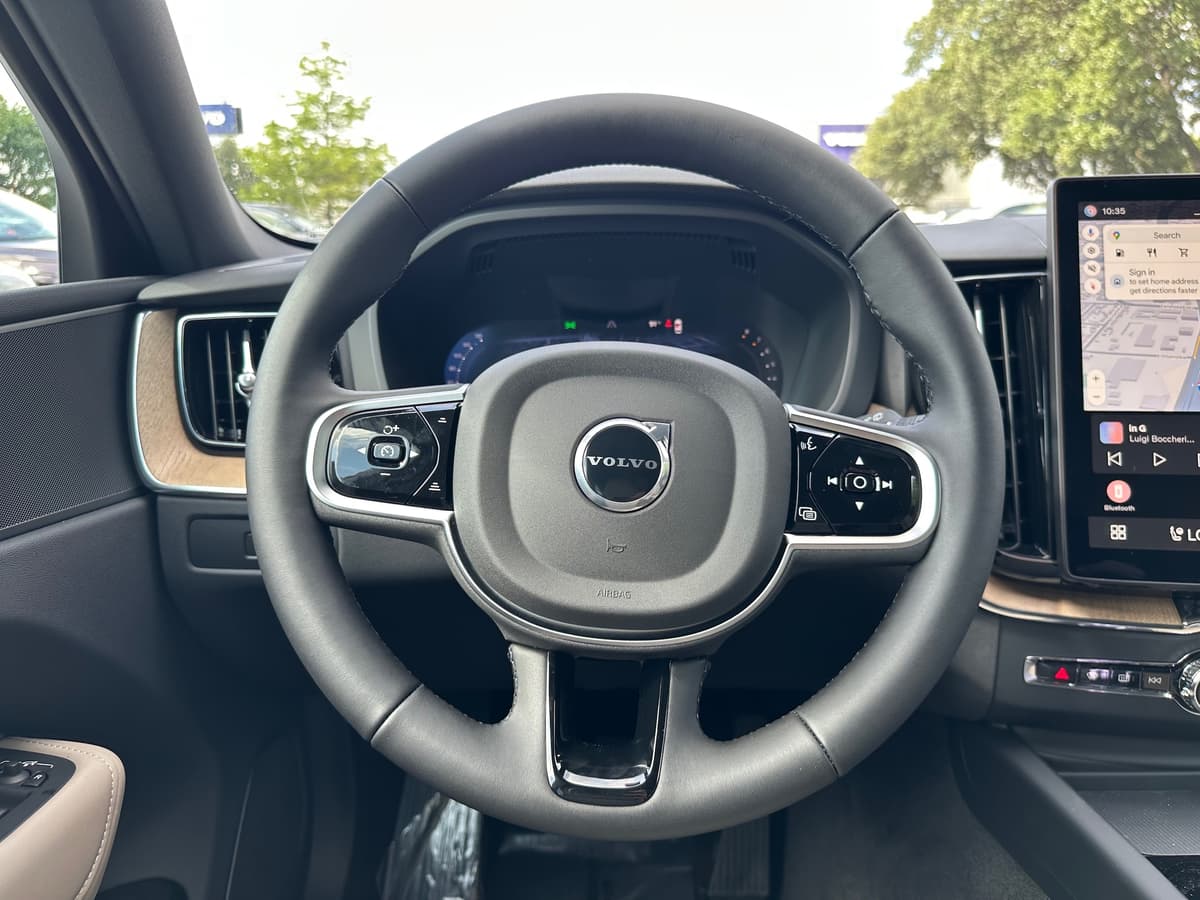 2026 Volvo XC60 - Image 14