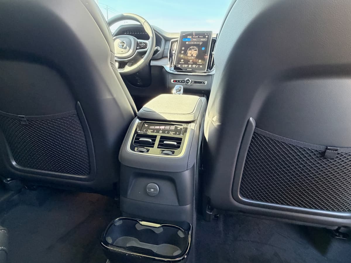 2026 Volvo XC90 plug-in hybrid - Image 12