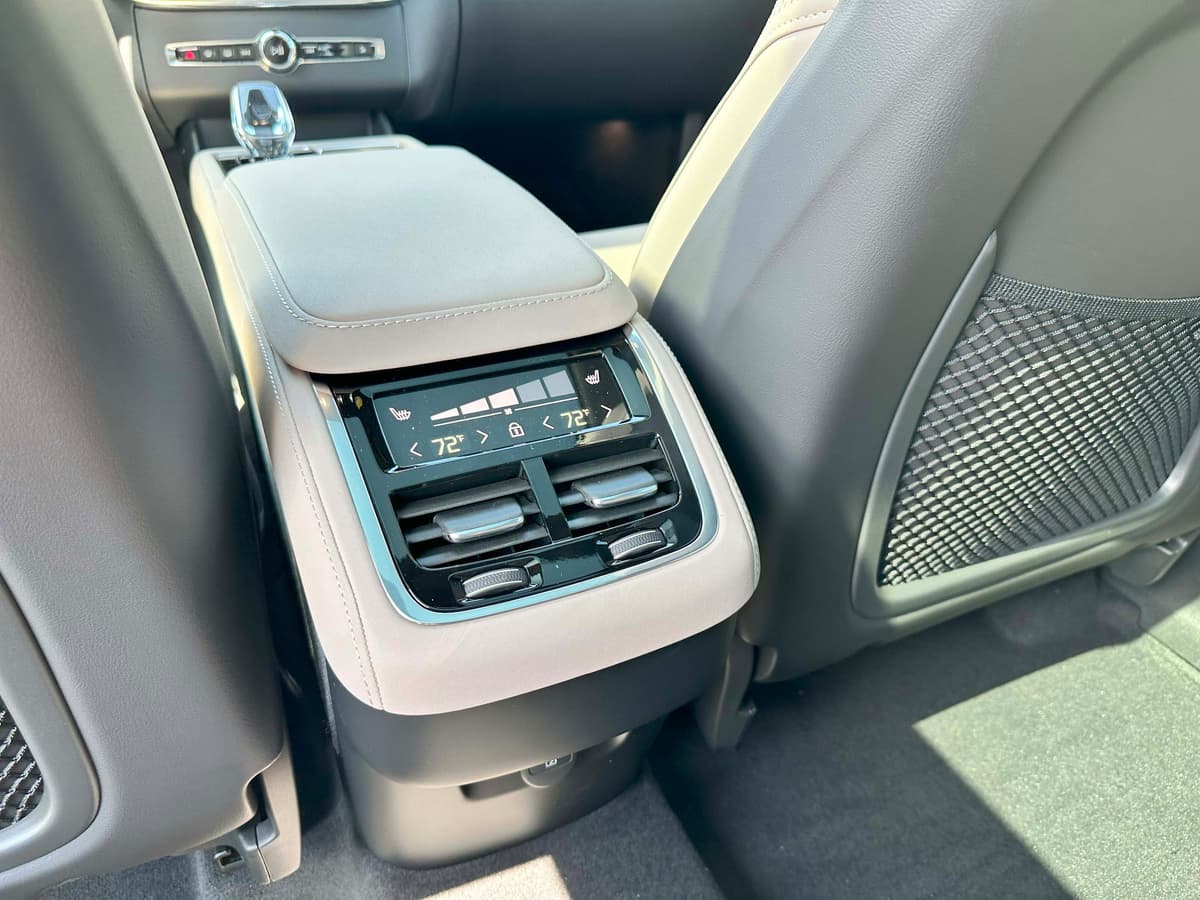 2026 Volvo XC90 - Image 18