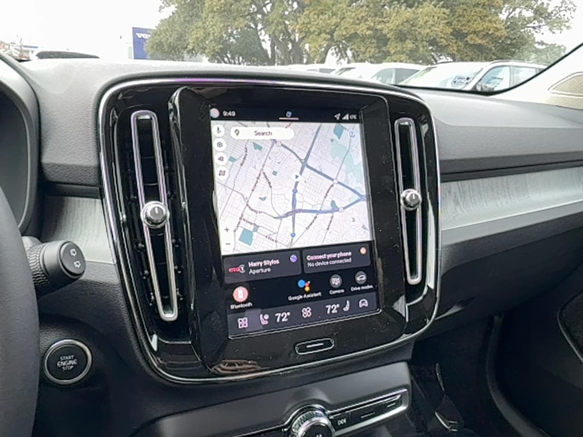 2026 Volvo XC40 - Image 21