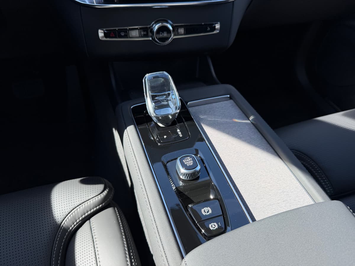 2026 Volvo XC90 plug-in hybrid - Image 14