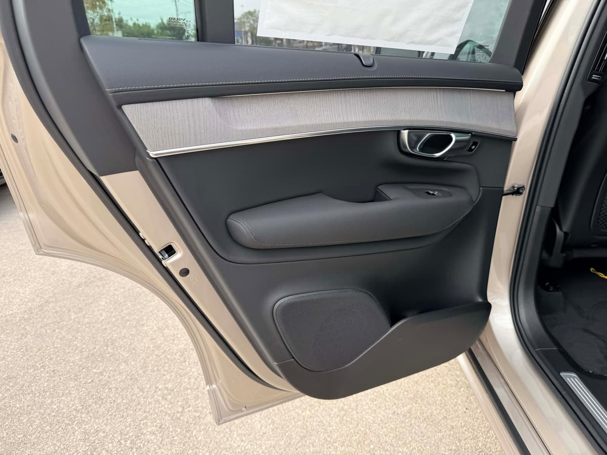 2026 Volvo XC90 - Image 15