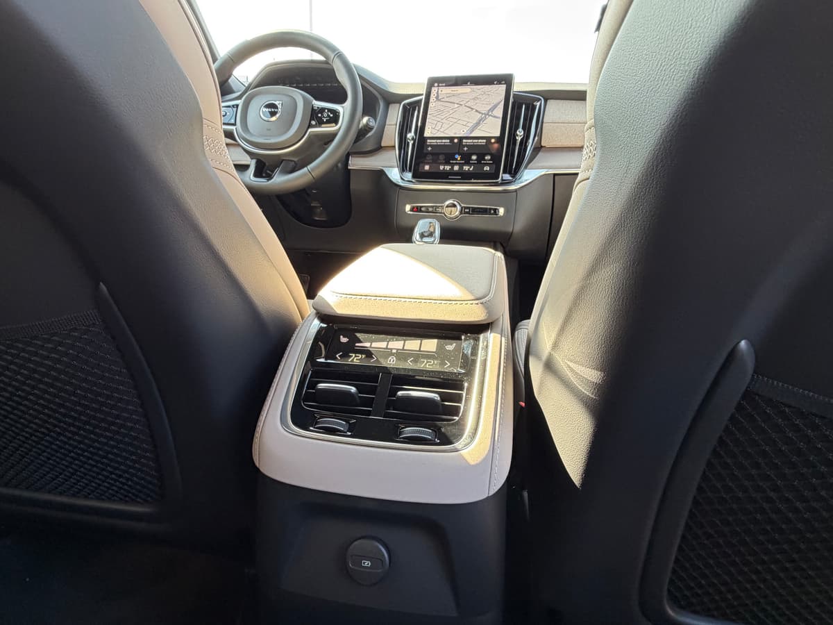 2026 Volvo XC90 plug-in hybrid - Image 11