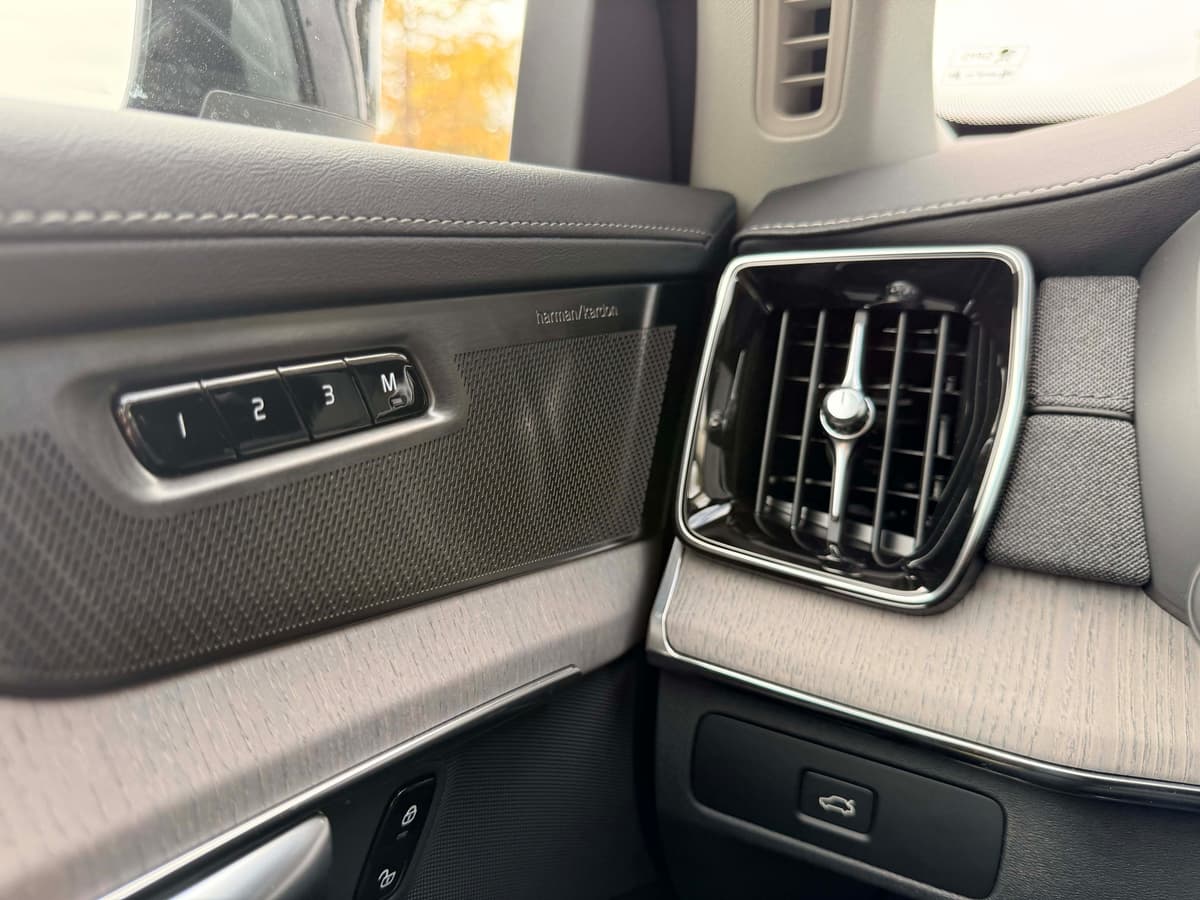 2026 Volvo XC90 - Image 20