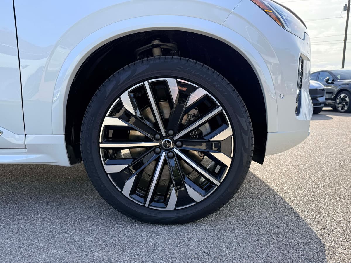 2026 Volvo XC90 plug-in hybrid - Image 9