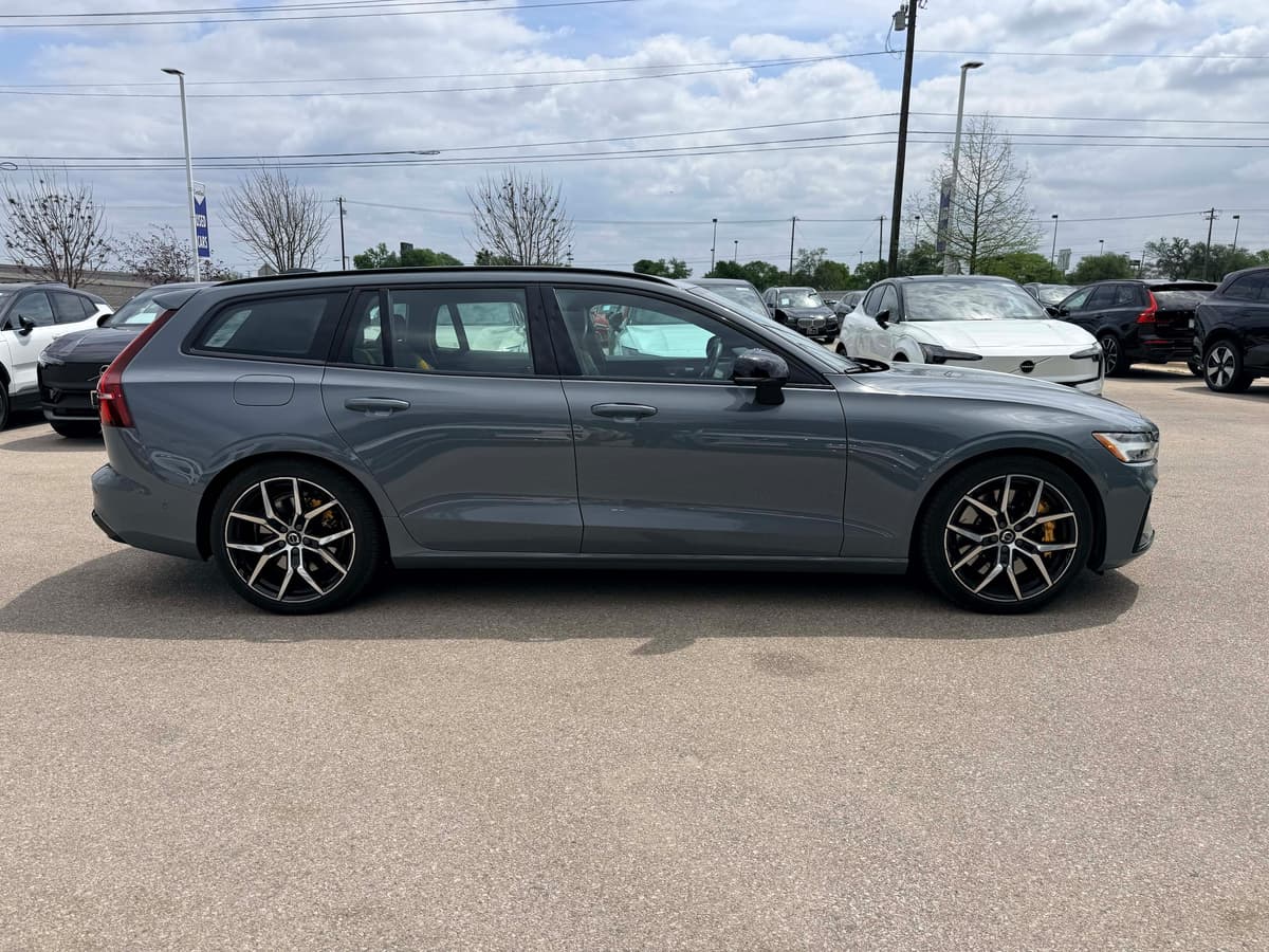 2024 Volvo V60 plug-in hybrid - Image 7