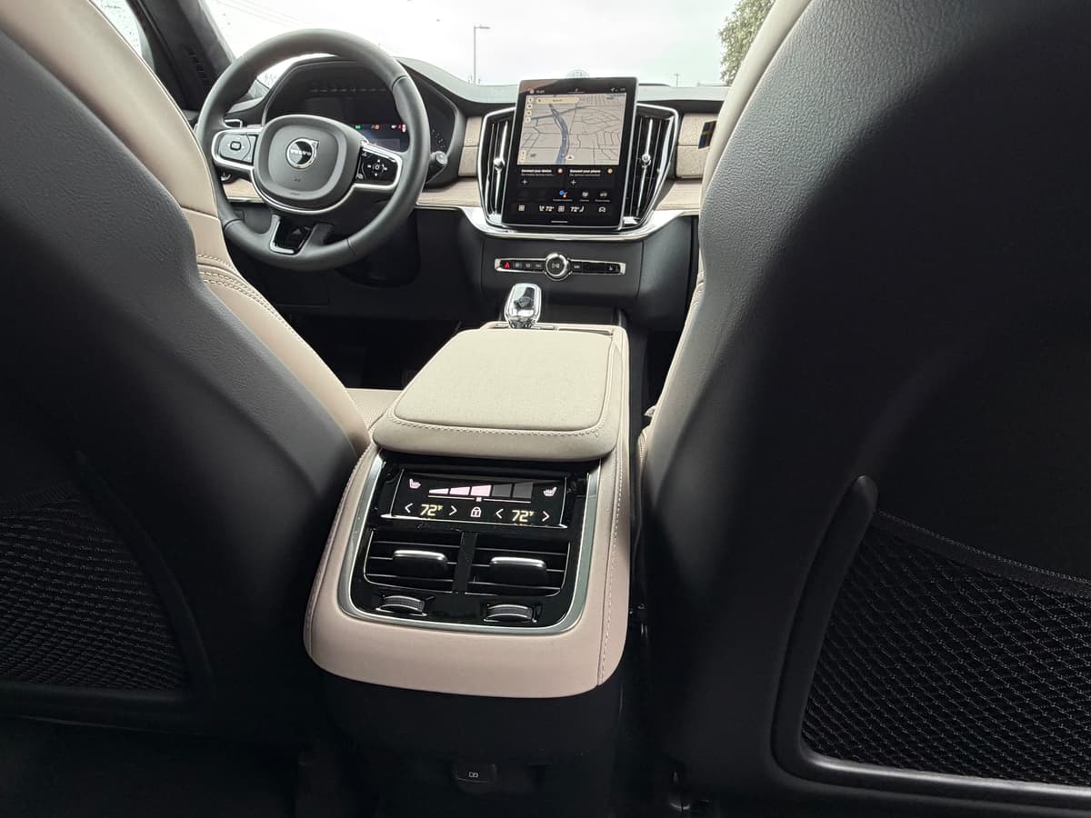 2026 Volvo XC90 - Image 12