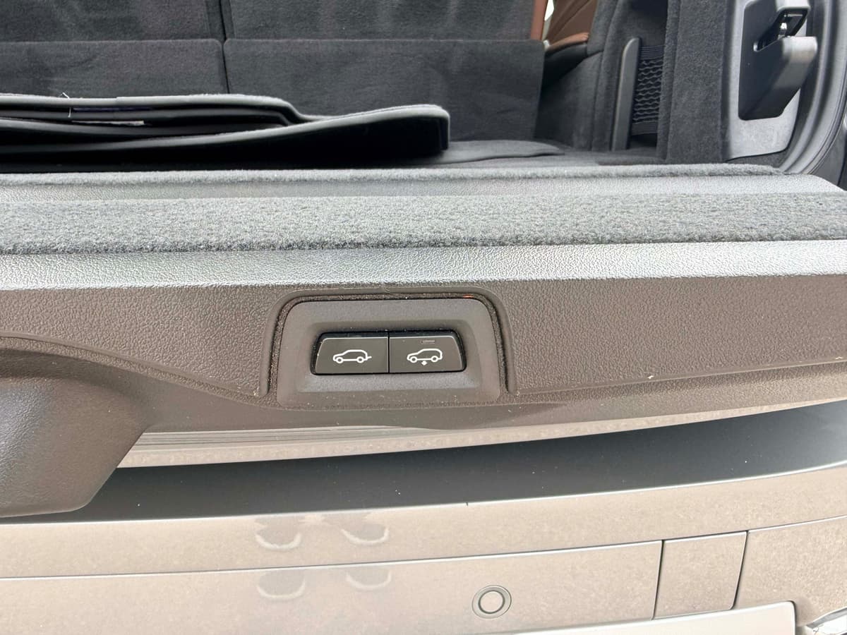 2026 BMW X7 - Image 32