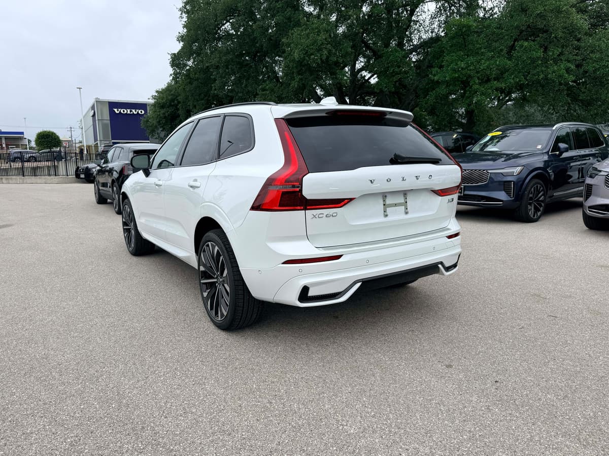 2026 Volvo XC60 - Image 4