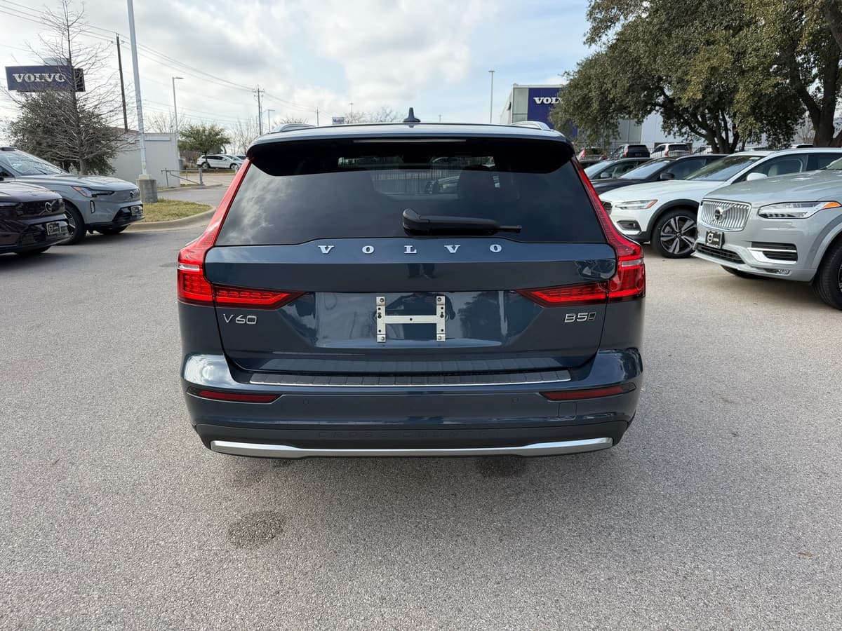 2026 Volvo V60 Cross Country - Image 5