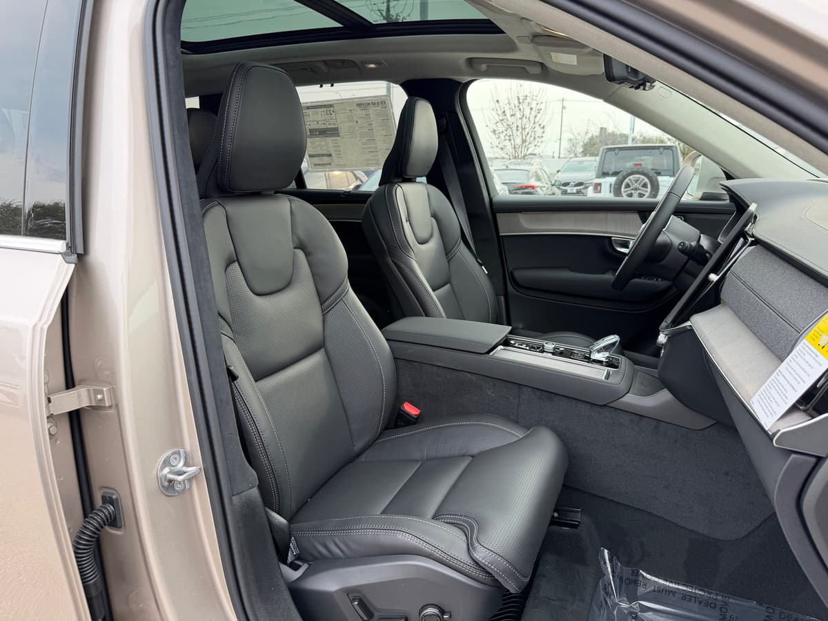 2026 Volvo XC90 - Image 8