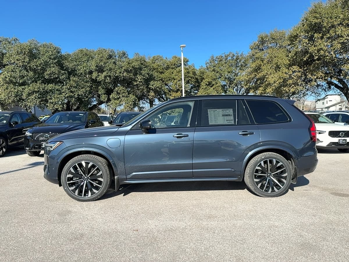 2026 Volvo XC90 plug-in hybrid - Image 3