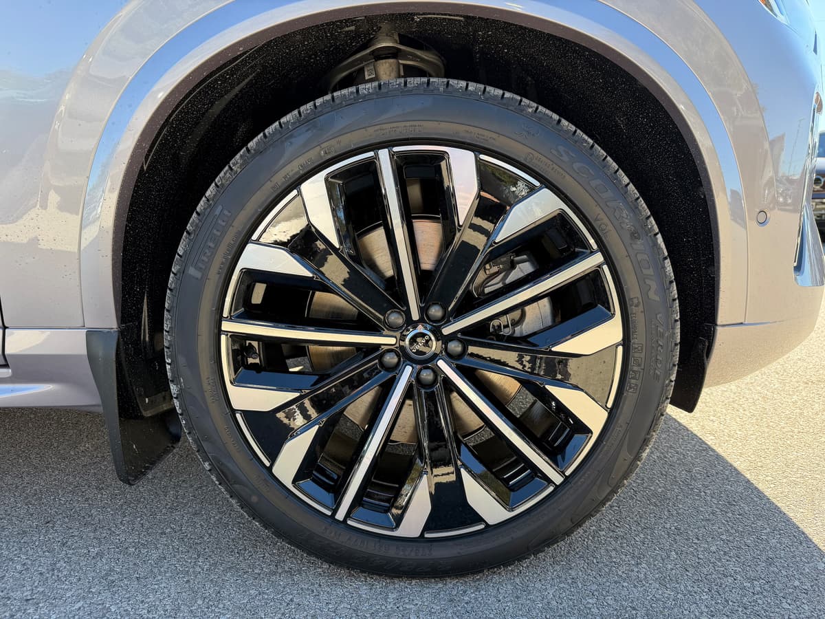 2026 Volvo XC90 plug-in hybrid - Image 6