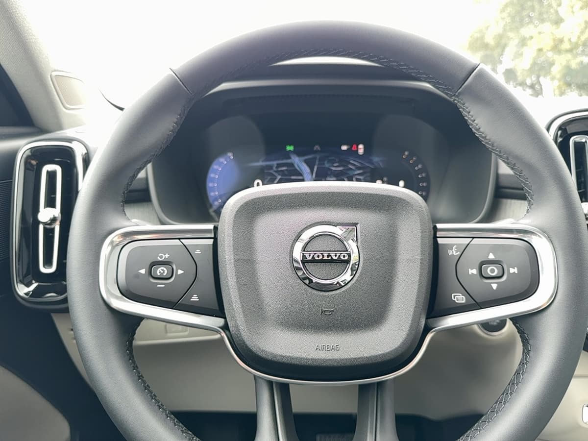 2026 Volvo XC40 - Image 19