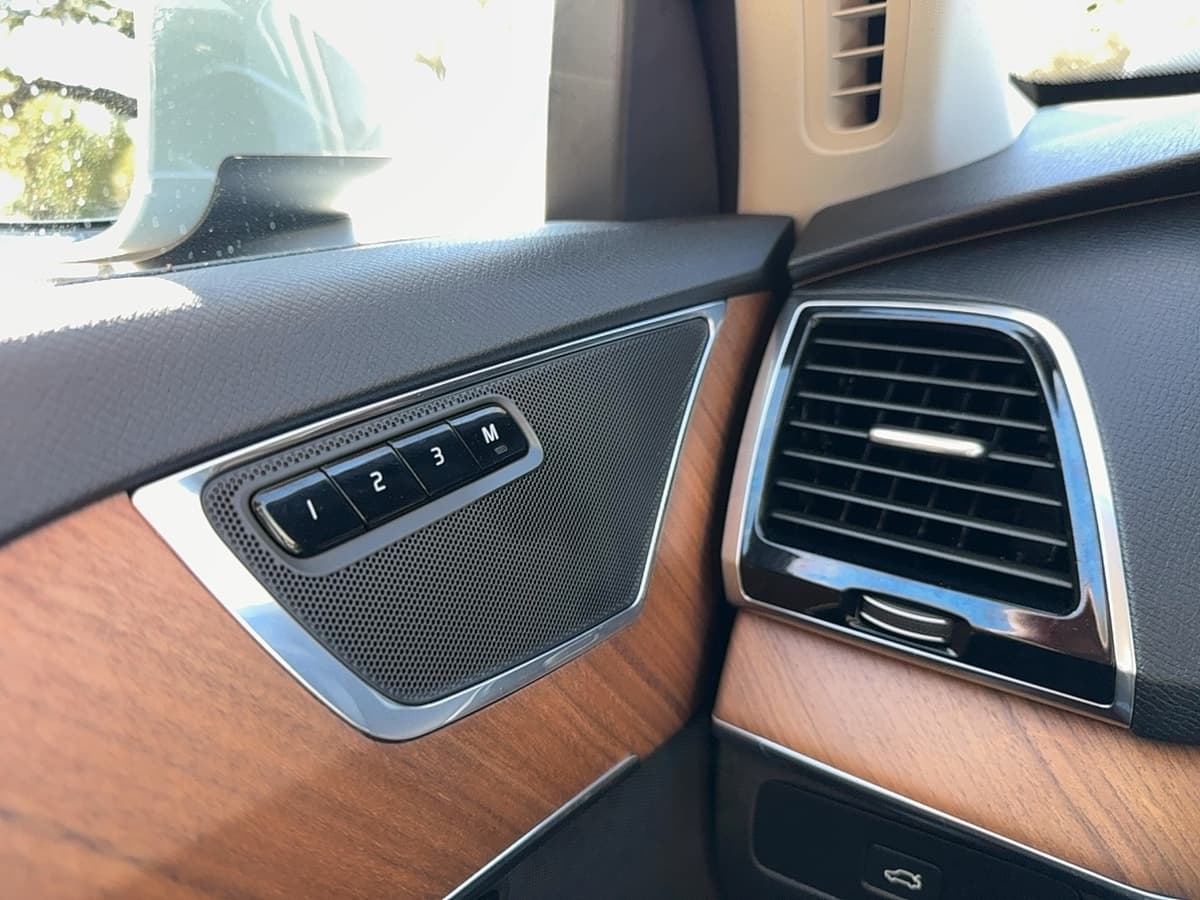 2025 Volvo XC90 - Image 17