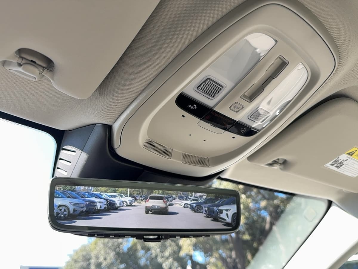 2026 Volvo V60 Cross Country - Image 24