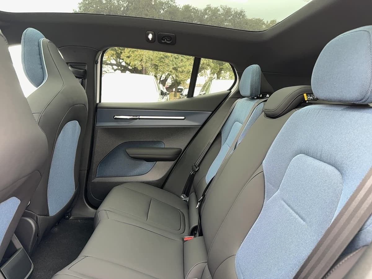 2026 Volvo EX30 - Image 15