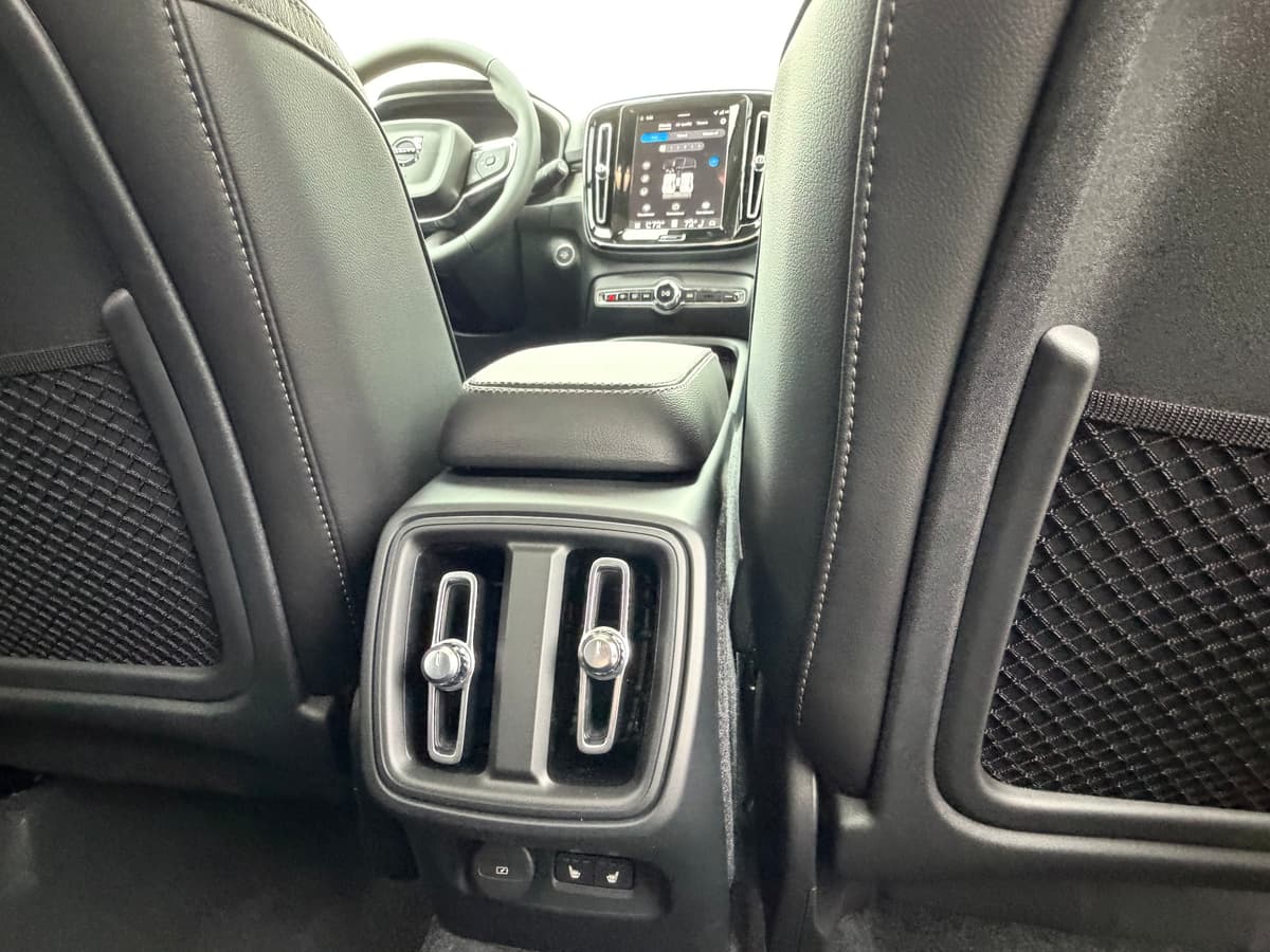 2026 Volvo XC40 - Image 10