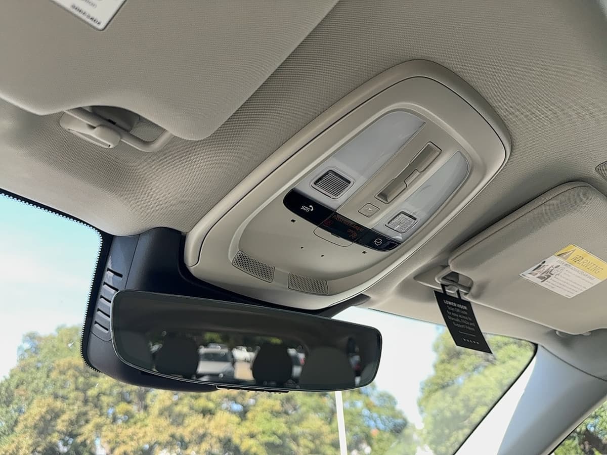 2025 Volvo XC90 plug-in hybrid - Image 25