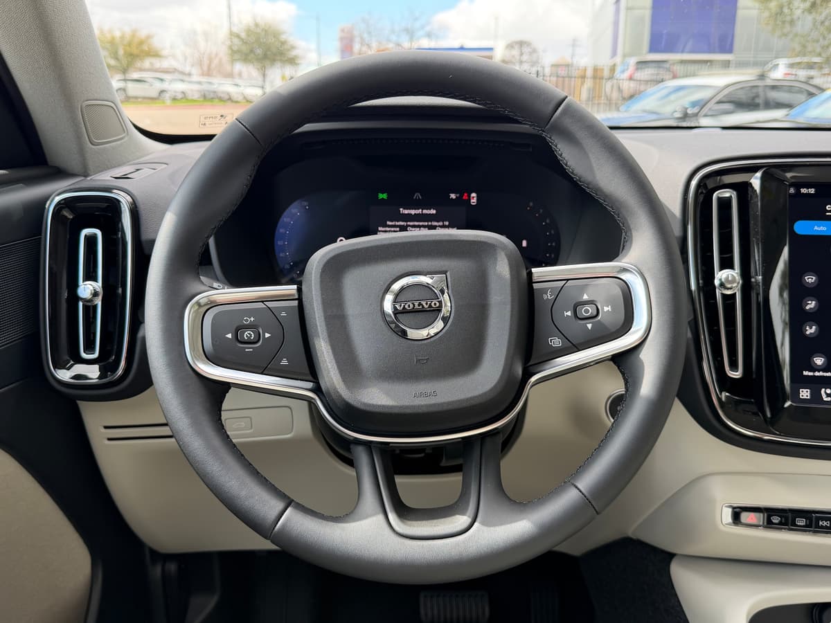 2026 Volvo XC40 - Image 14