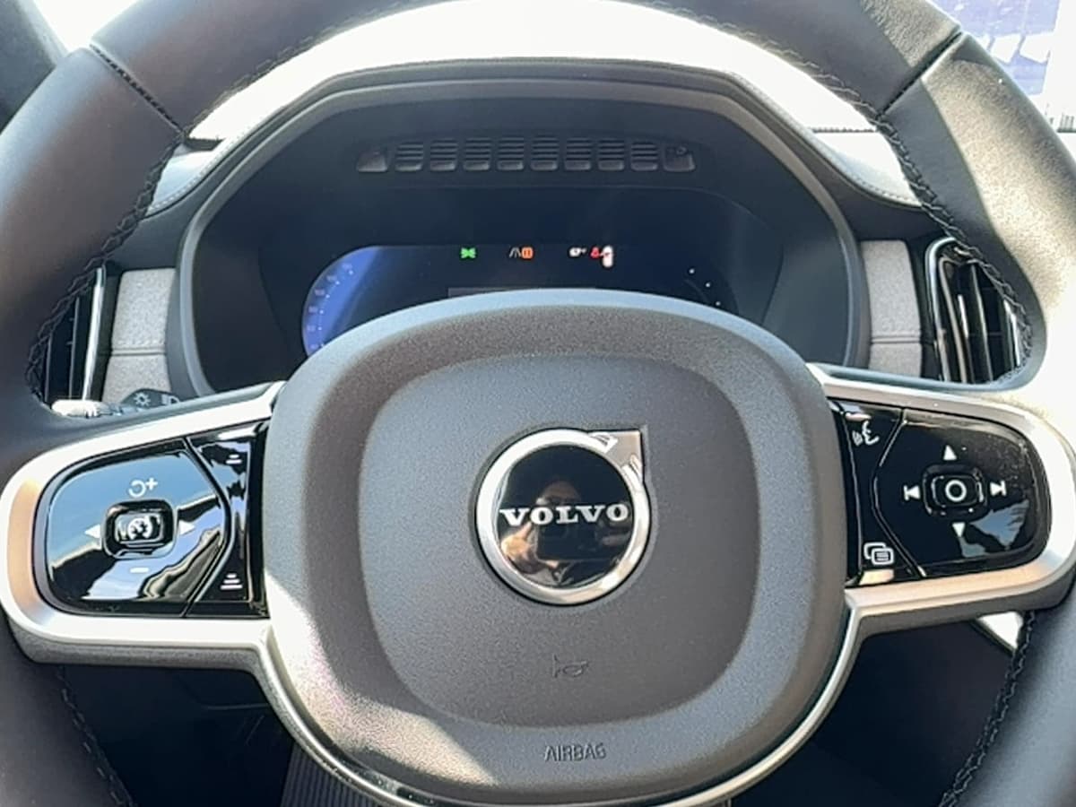 2026 Volvo XC90 plug-in hybrid - Image 20