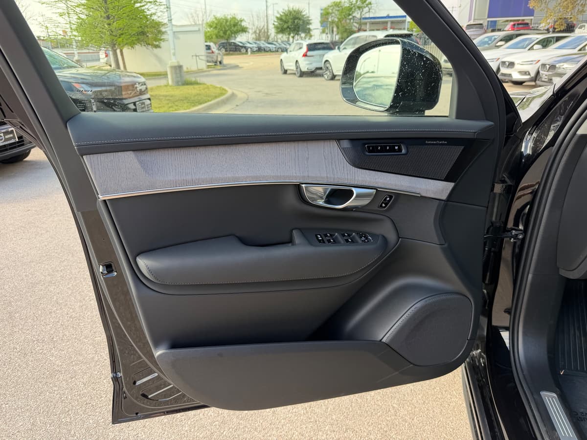 2026 Volvo XC90 plug-in hybrid - Image 18