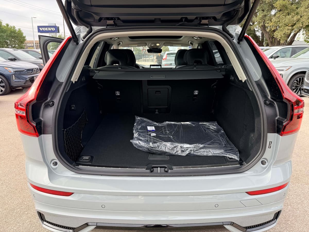 2026 Volvo XC60 - Image 26