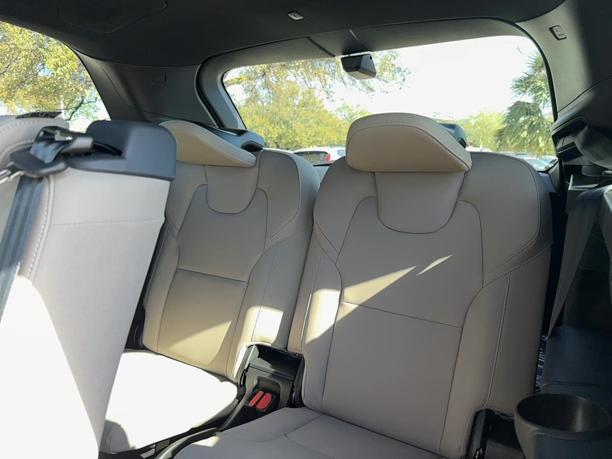 2026 Volvo XC90 plug-in hybrid - Image 16