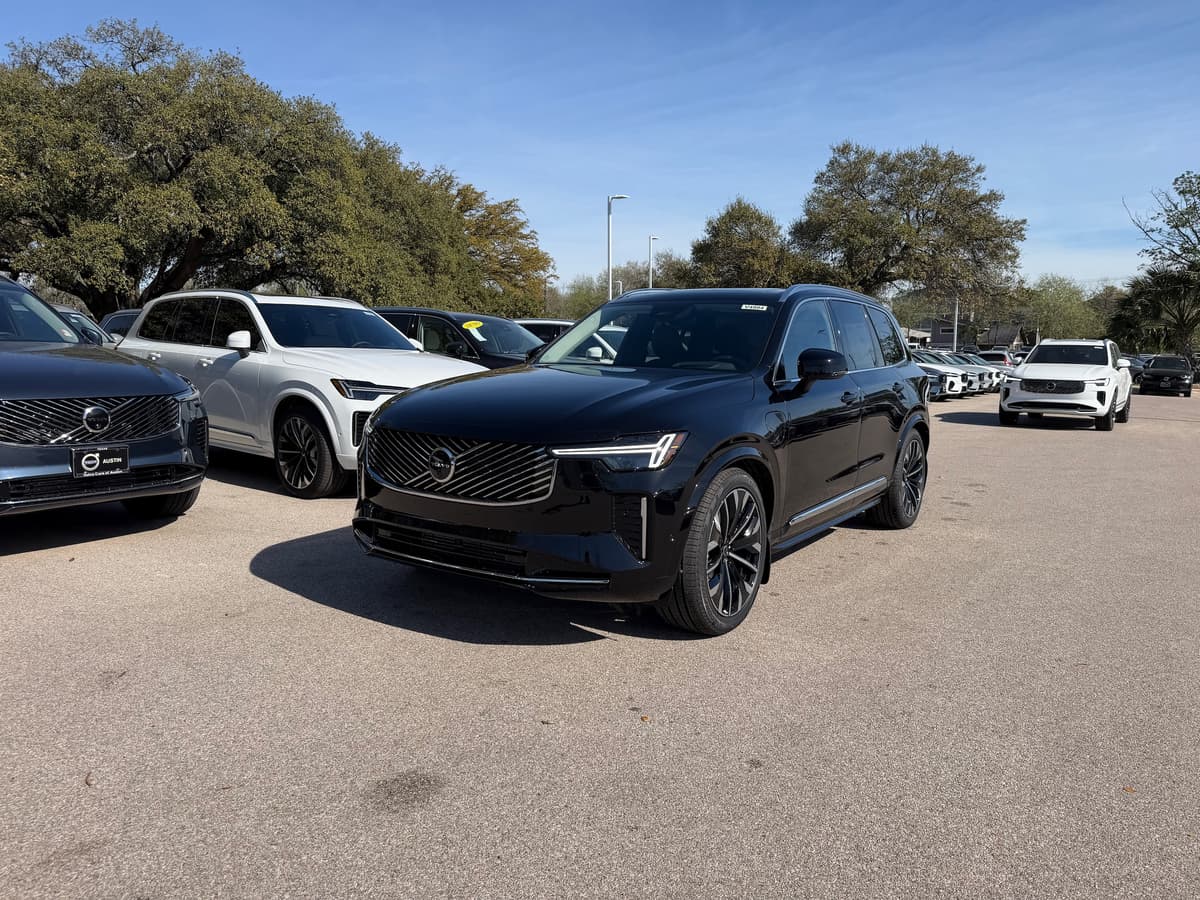 2026 Volvo XC90 plug-in hybrid - Image 2