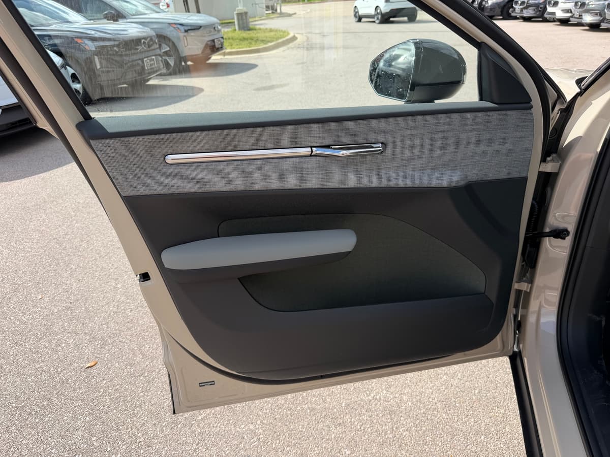 2026 Volvo EX30 - Image 17