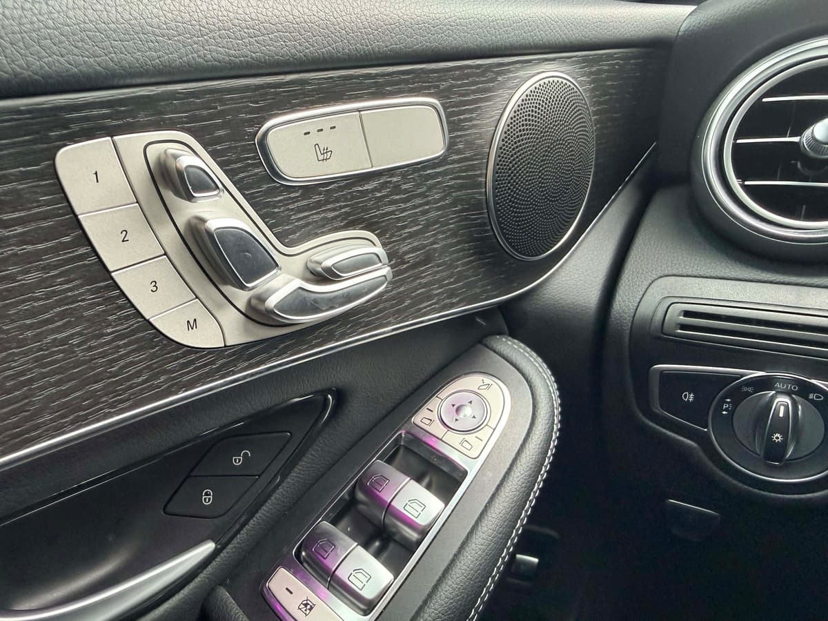 2022 Mercedes-Benz GLC 300 - Image 17