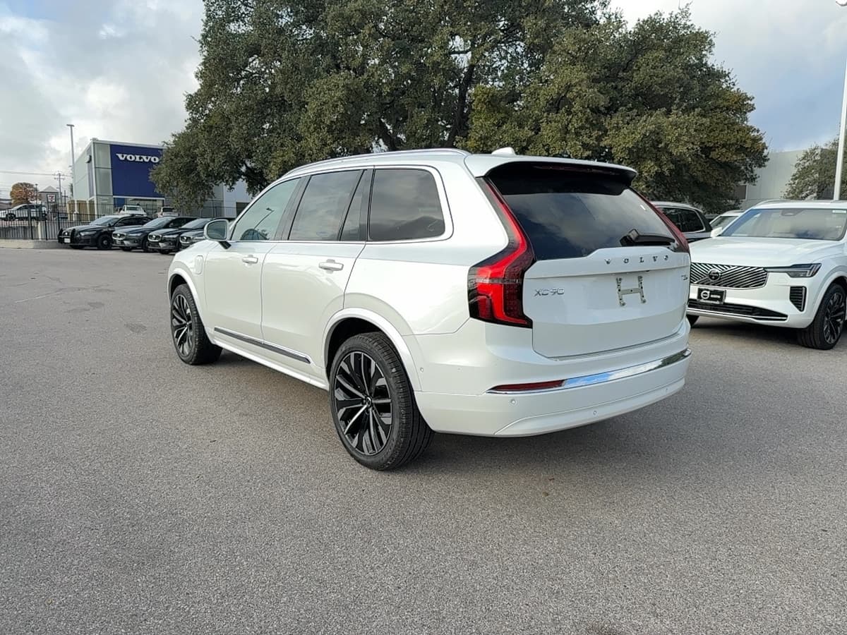 2026 Volvo XC90 plug-in hybrid - Image 4