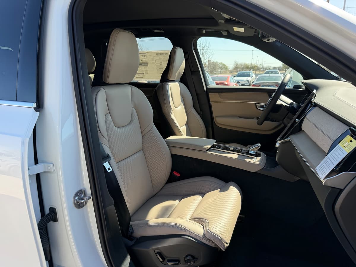 2026 Volvo XC90 - Image 8