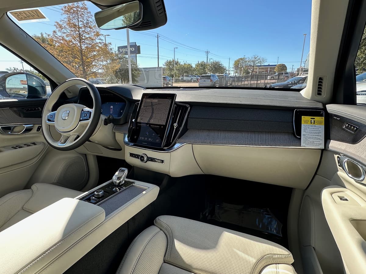 2026 Volvo XC90 - Image 11