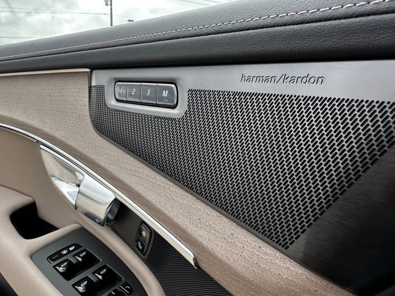 2025 Volvo XC90 plug-in hybrid - Image 19