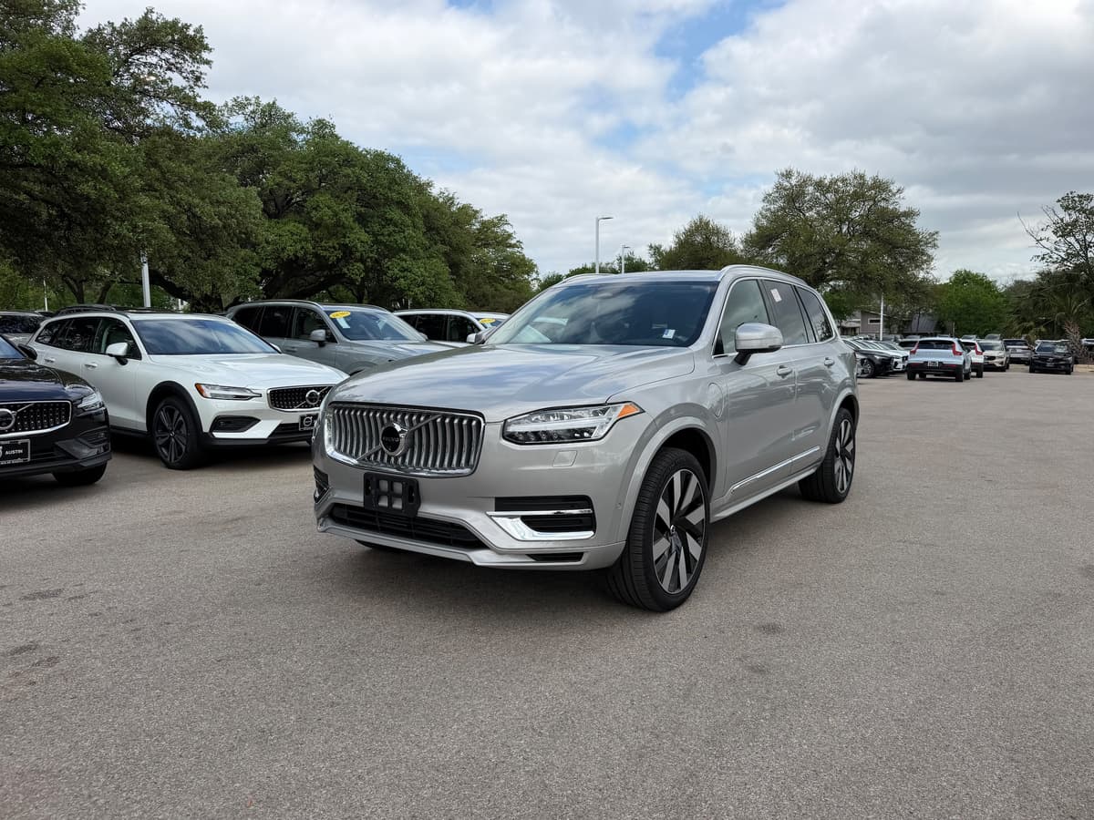 2024 Volvo XC90 plug-in hybrid - Image 2