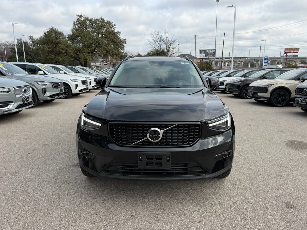 2026 Volvo XC40 - Image 6
