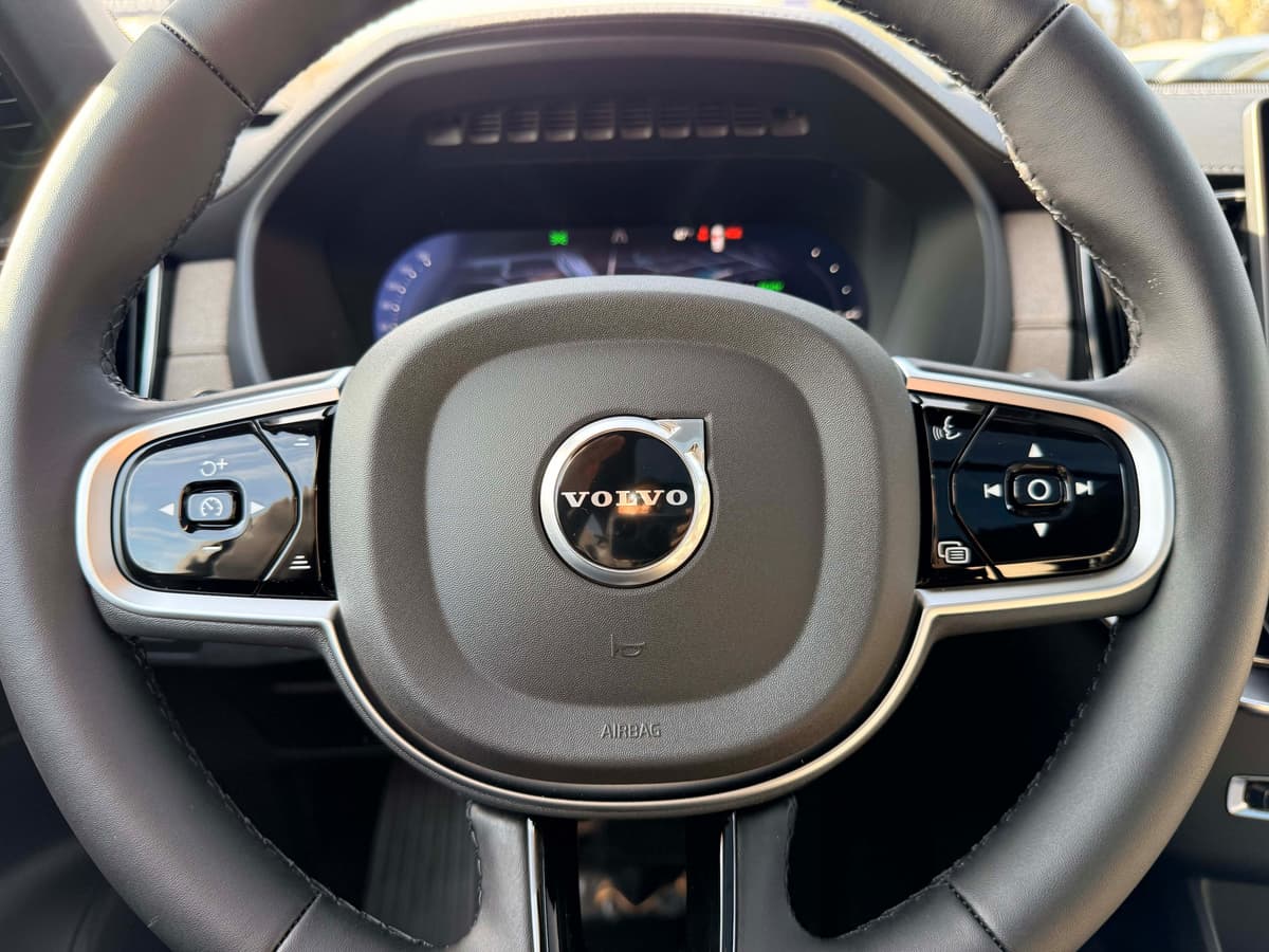 2026 Volvo XC90 plug-in hybrid - Image 20