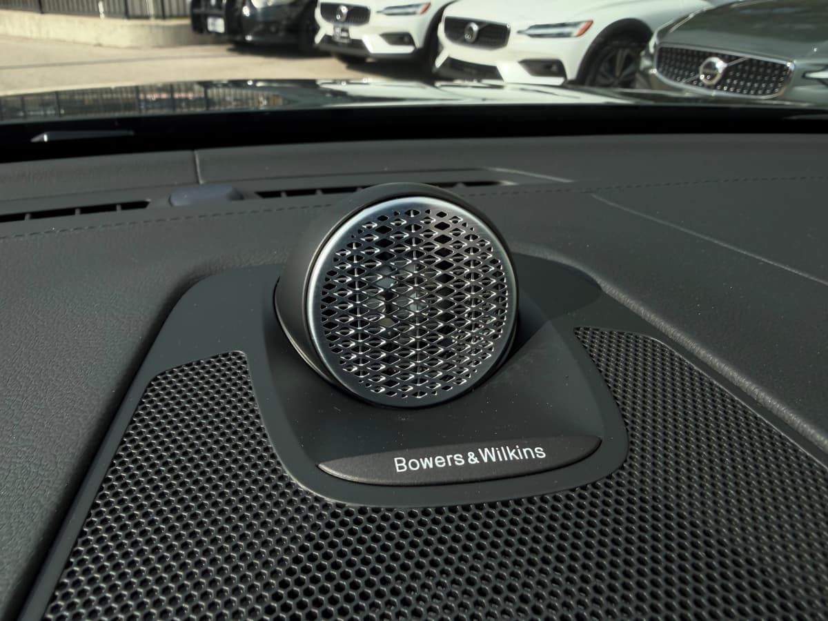 2026 Volvo XC60 plug-in hybrid - Image 15