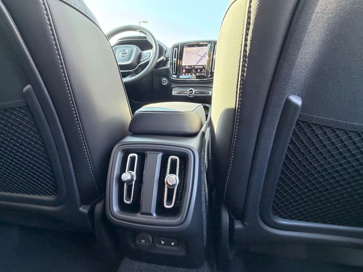 2026 Volvo XC40 - Image 11