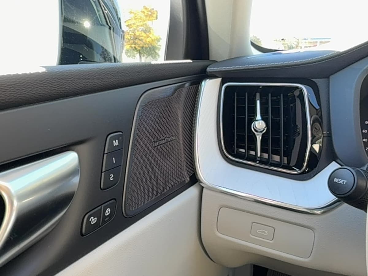 2026 Volvo XC60 - Image 19