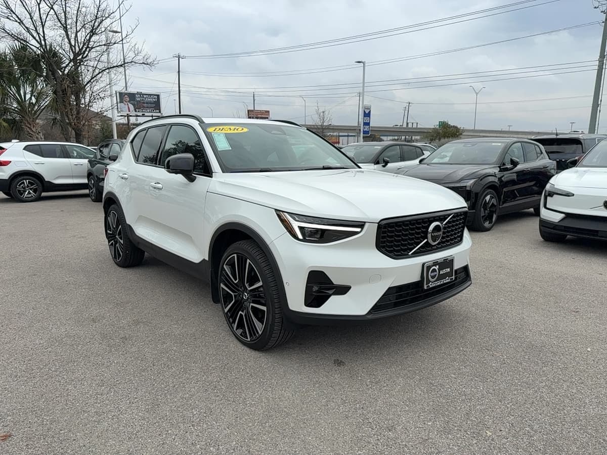 2024 Volvo XC40 - Image 7