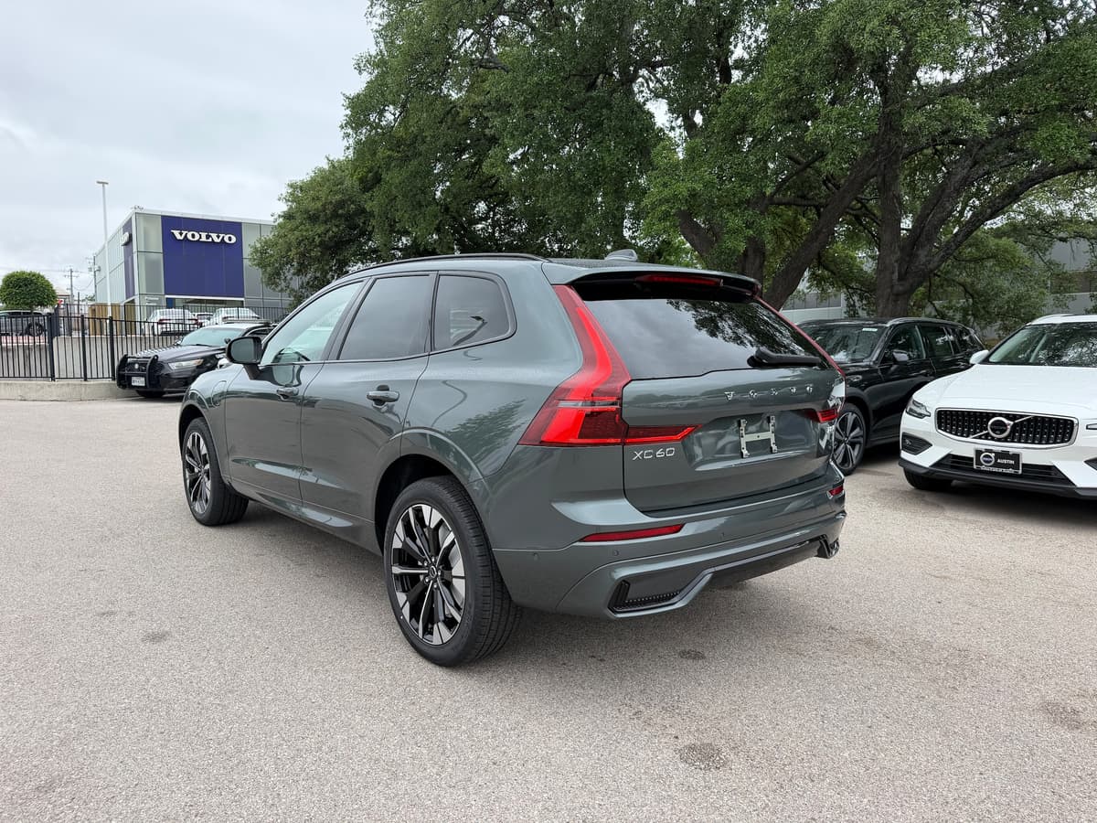 2026 Volvo XC60 plug-in hybrid - Image 4