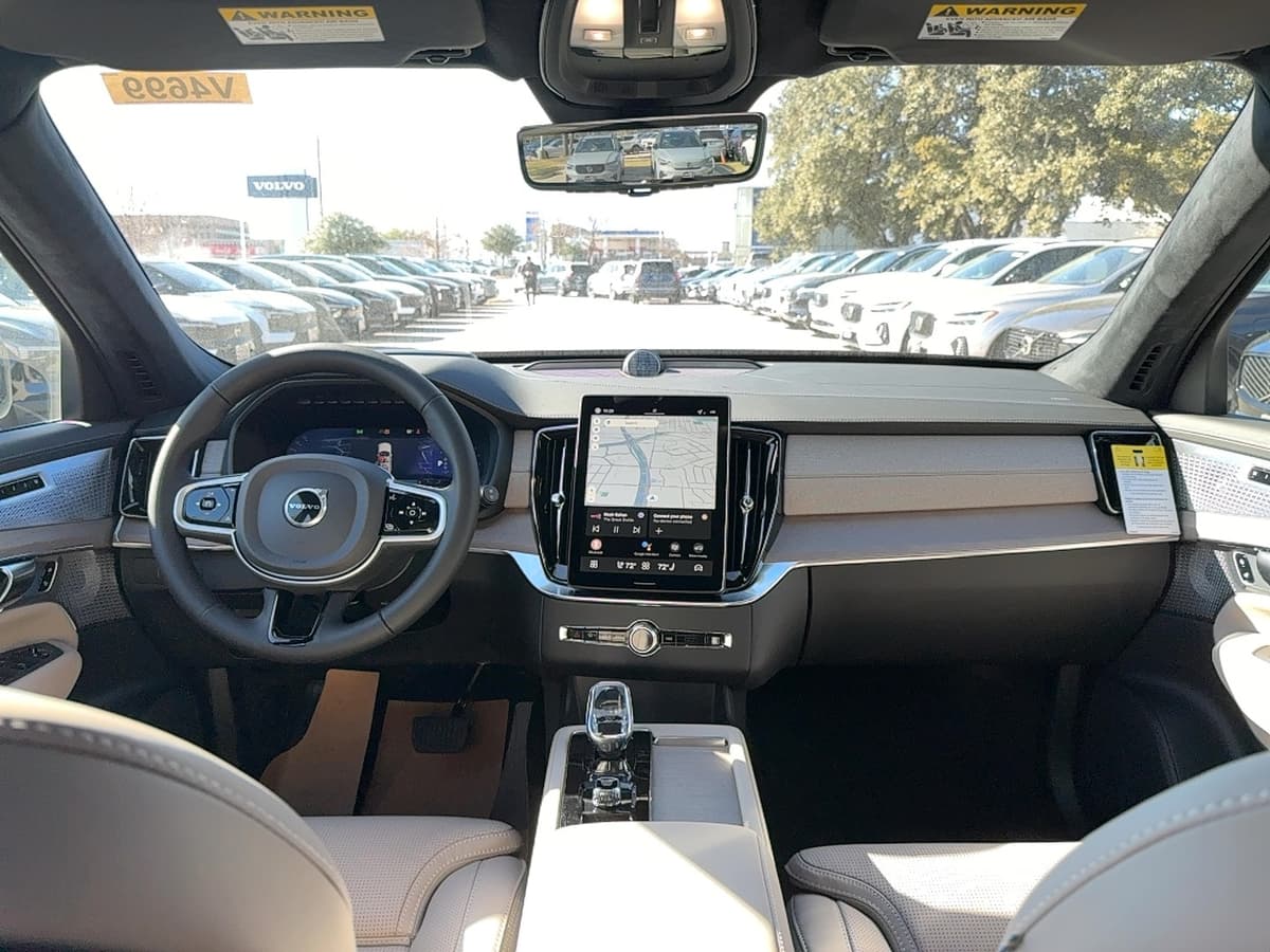 2026 Volvo XC90 plug-in hybrid - Image 18